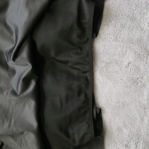 Like new 2 piece bathing suit (D) - Picture 4 of 8